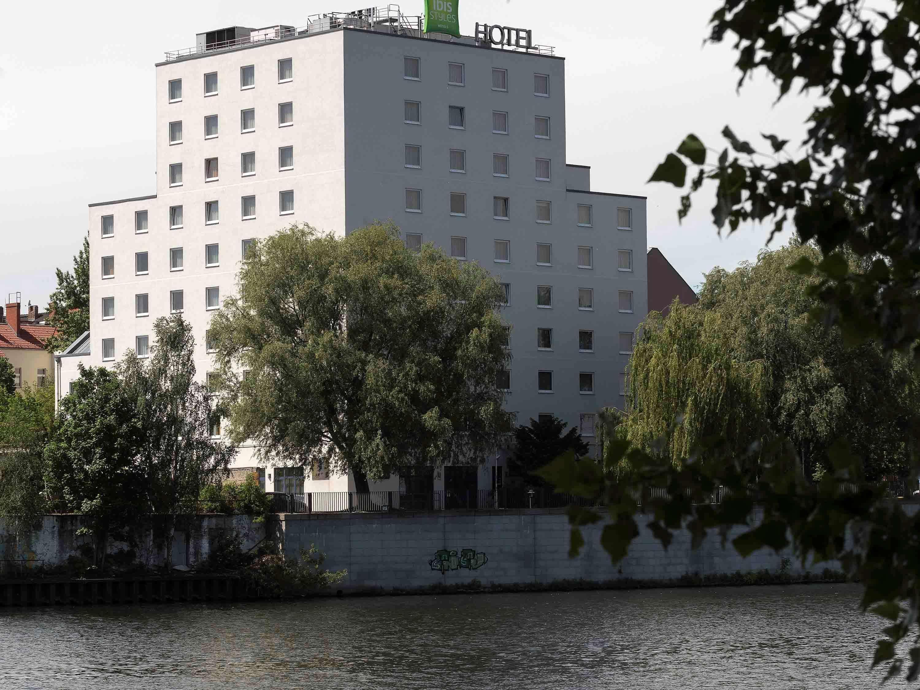Hotel ibis Styles Berlin Treptow Exterior foto